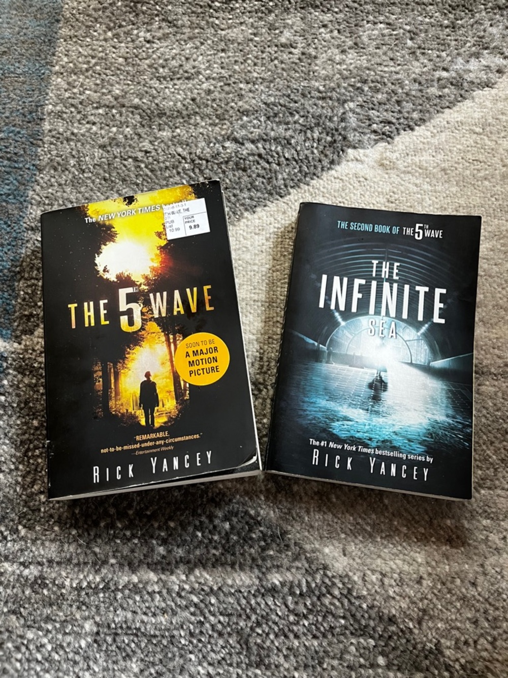 The 5th Wave & The Infinite Sea by Rick Yancey - Black & Blue Covers